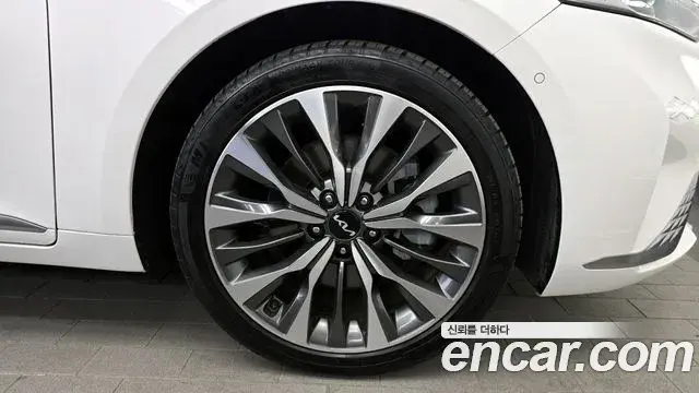 Kia K8 2023 — Photo 11/35
