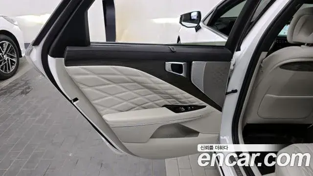 Kia K8 2023 — Photo 2/35