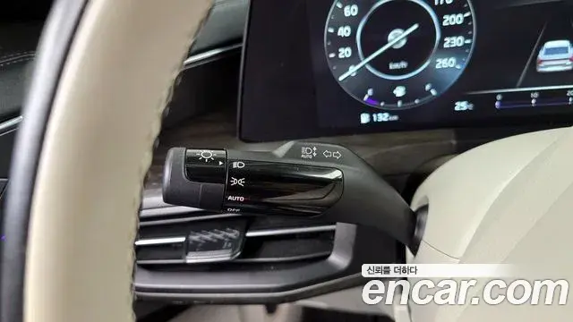 Kia K8 2023 — Photo 12/35