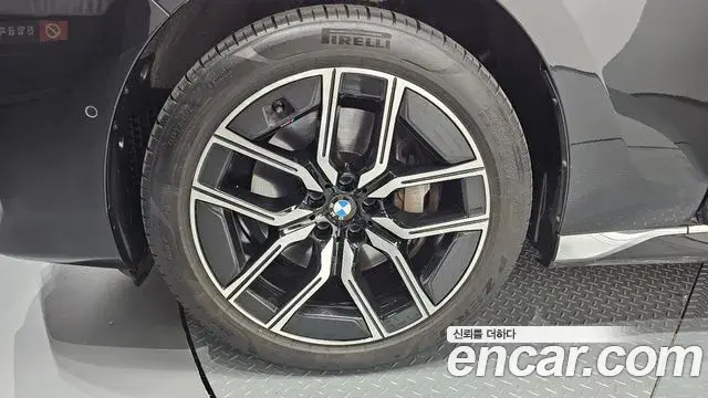 BMW 7 Series 2023 — Photo 23/30