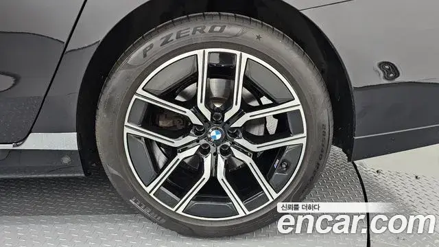 BMW 7 Series 2023 — Photo 10/30