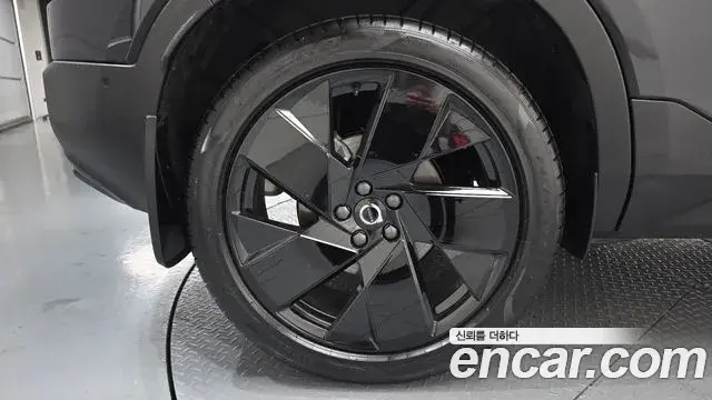 Volvo XC40 2025 — Photo 14/33