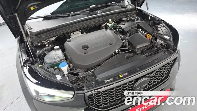 Volvo XC40 2025 — Photo 5/33