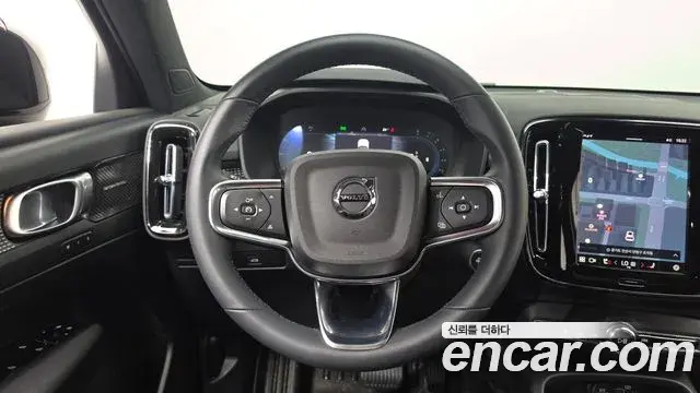 Volvo XC40 2025 — Photo 16/33