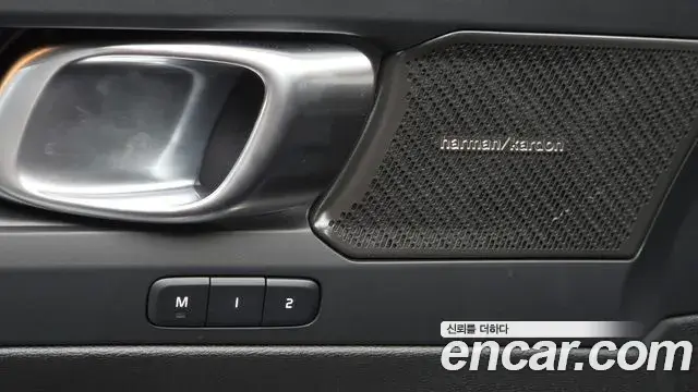 Volvo XC40 2025 — Photo 22/33