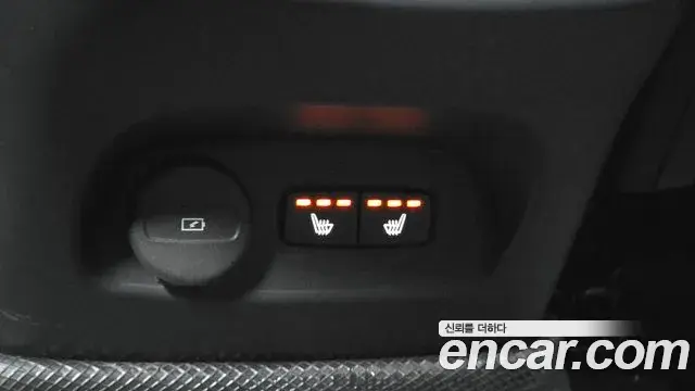 Volvo XC40 2025 — Photo 29/33
