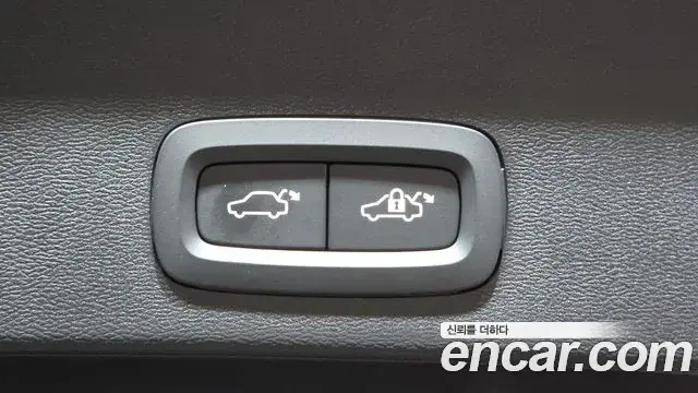 Volvo XC40 2025 — Photo 27/33