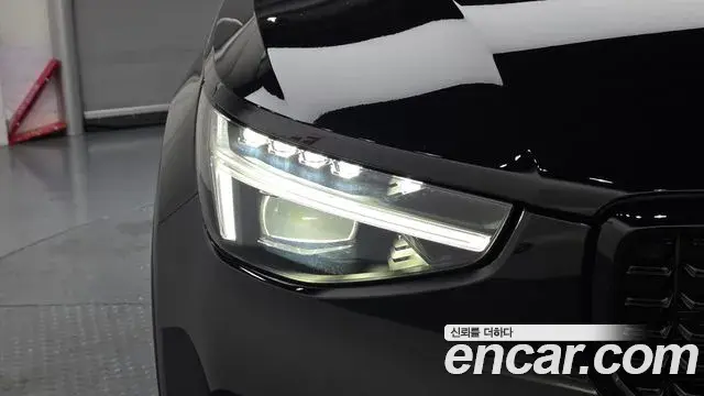 Volvo XC40 2025 — Photo 33/33