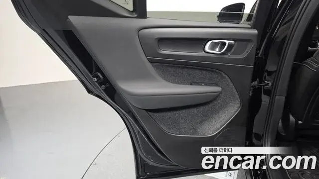 Volvo XC40 2025 — Photo 6/33