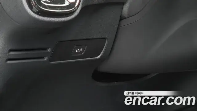 Volvo XC40 2025 — Photo 30/33