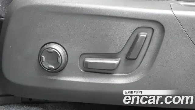 Volvo XC40 2025 — Photo 19/33
