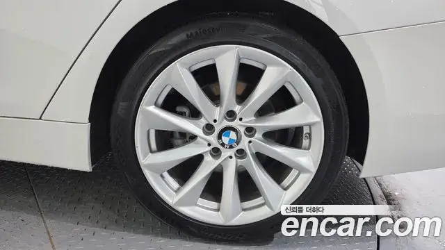 BMW 4 Series 2019 — Şəkil 14/35