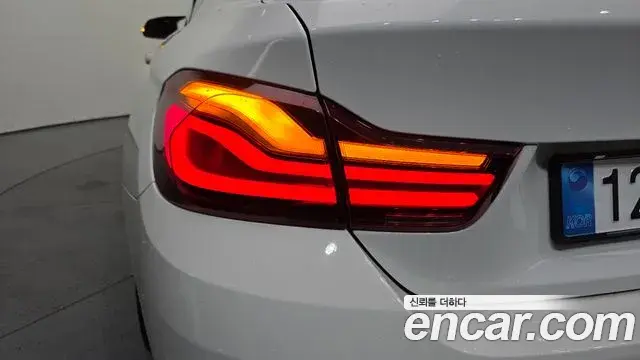 BMW 4 Series 2019 — Şəkil 28/35