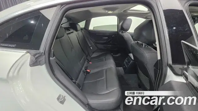 BMW 4 Series 2019 — Şəkil 13/35