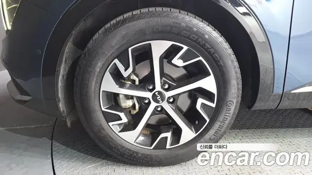 Kia Sportage 2023 — ფოტო 31/32