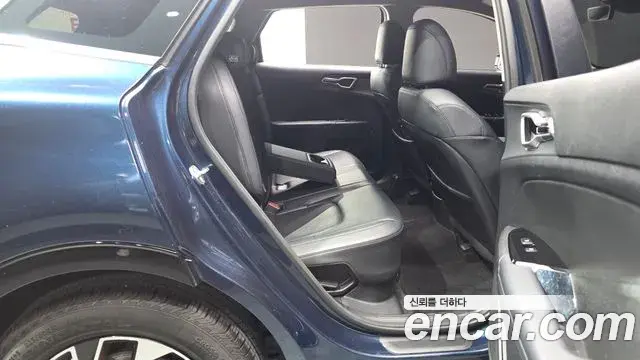 Kia Sportage 2023 — ფოტო 15/32