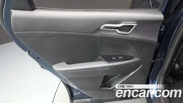 Kia Sportage 2023 — ფოტო 12/32