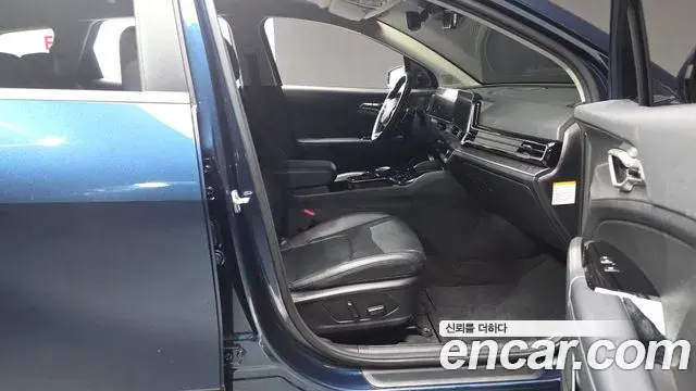Kia Sportage 2023 — ფოტო 28/32