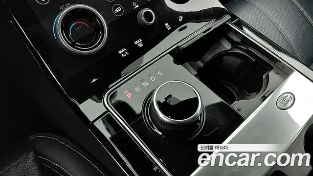 Land Rover Range Rover Velar 2019 — Photo 1/20