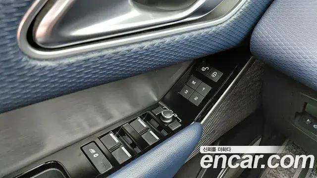Land Rover Range Rover Velar 2019 — Photo 6/20