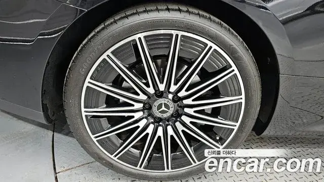 Mercedes-Benz CLE-Class 2025 — Photo 3/20