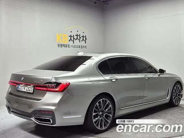 BMW 7 Series 2021 — ფოტო 4/20