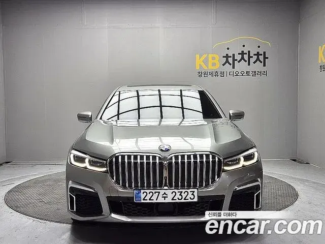 BMW 7 Series 2021 — ფოტო 17/20