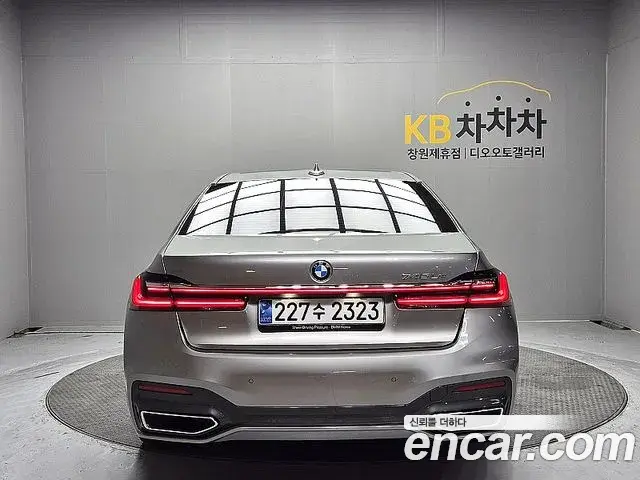 BMW 7 Series 2021 — ფოტო 15/20
