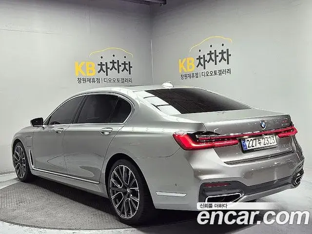 BMW 7 Series 2021 — ფოტო 19/20