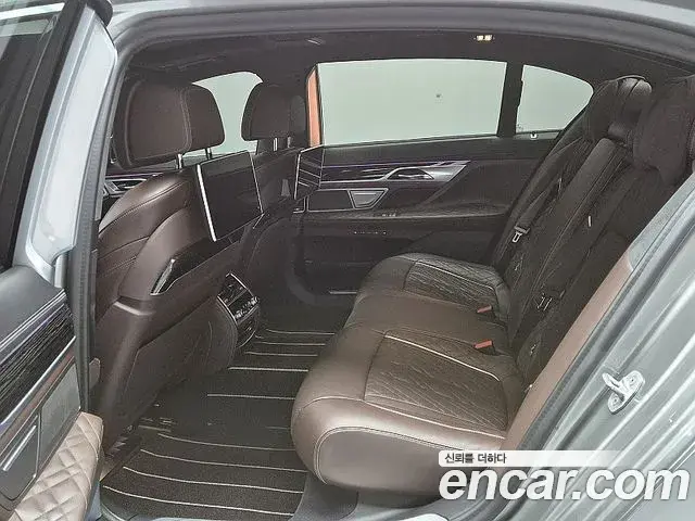 BMW 7 Series 2021 — ფოტო 13/20