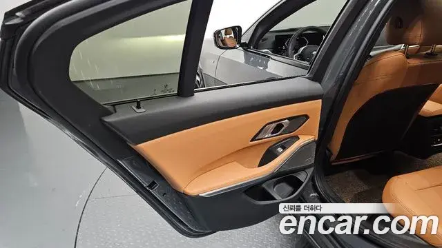 BMW 3 Series 2025 — Photo 19/30