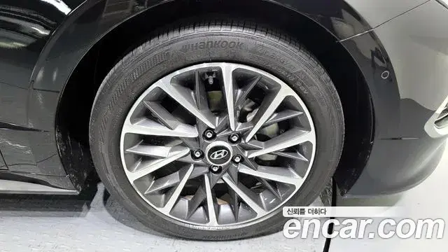 Hyundai Sonata Hybrid 2019 — Photo 8/33
