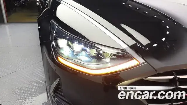 Hyundai Sonata Hybrid 2019 — Photo 9/33