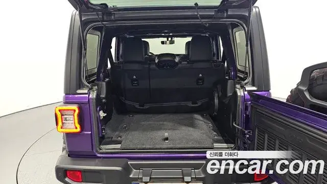Jeep Wrangler 2023 — Фото 18/20