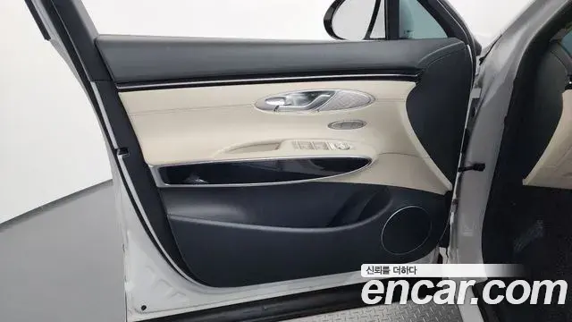 Genesis GV70 2023 — Şəkil 23/37