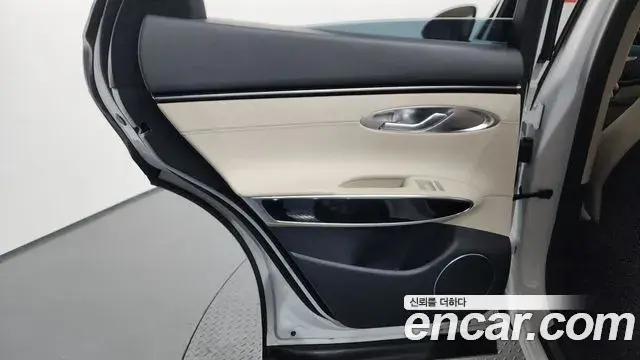 Genesis GV70 2023 — Şəkil 26/37