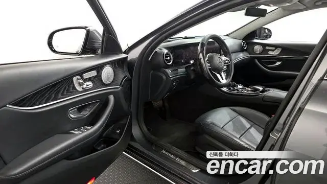 Mercedes-Benz E-Class 2019 — Фото 10/20