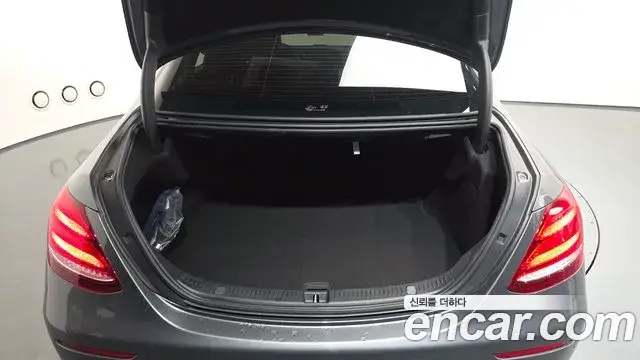 Mercedes-Benz E-Class 2019 — Фото 17/20