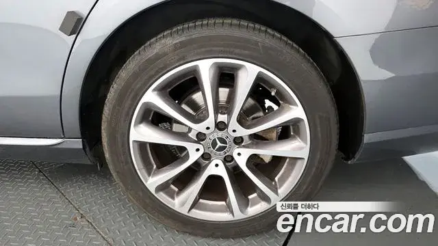 Mercedes-Benz E-Class 2019 — Şəkil 10/34