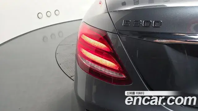 Mercedes-Benz E-Class 2019 — Şəkil 15/34