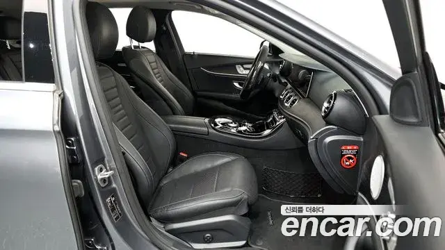 Mercedes-Benz E-Class 2019 — Şəkil 30/34