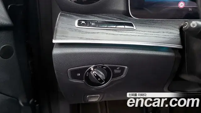 Mercedes-Benz E-Class 2019 — Şəkil 8/34