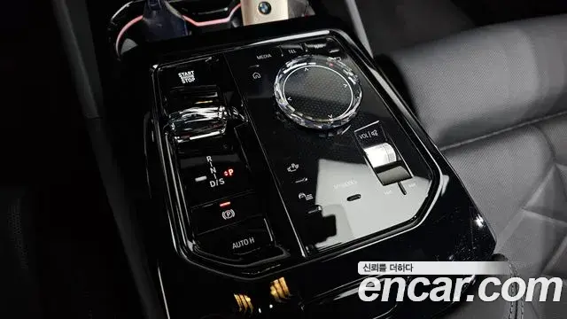 BMW 5 Series 2025 — Şəkil 24/44