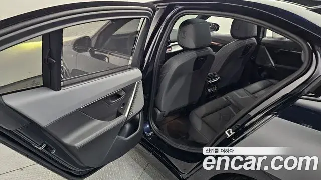BMW 5 Series 2025 — Şəkil 27/44