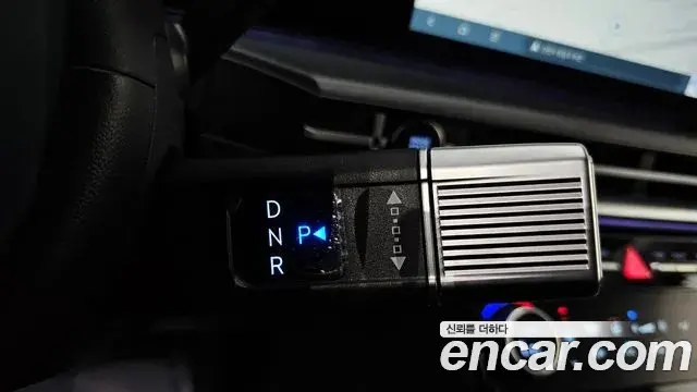 Hyundai Santa Fe 2023 — ფოტო 15/20
