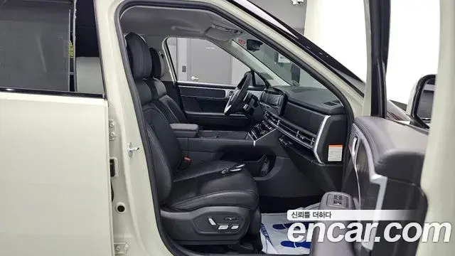 Hyundai Santa Fe 2023 — ფოტო 11/20