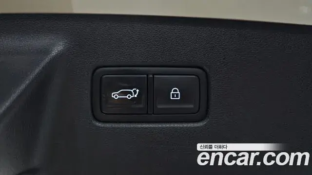 Hyundai Santa Fe 2023 — ფოტო 19/20