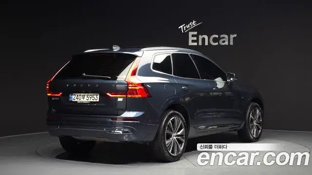 Volvo XC60 2022 — Photo 8/32