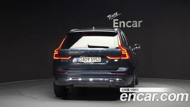 Volvo XC60 2022 — Photo 17/32