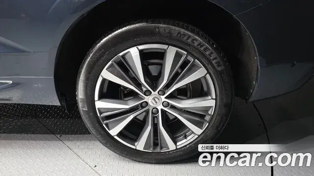 Volvo XC60 2022 — Photo 16/32